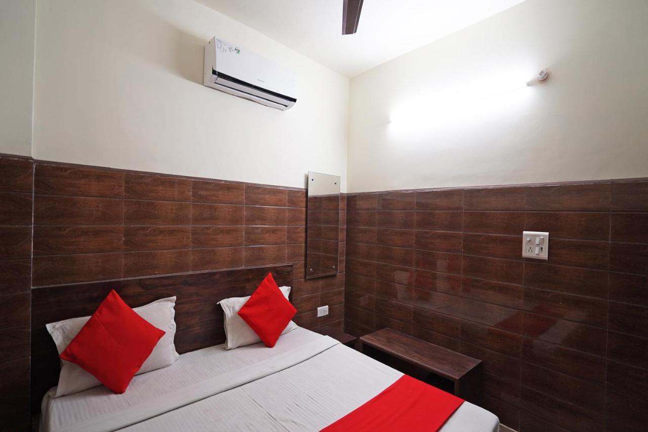 Hotel O Shri Sai Guest House Dillí Exteriér fotografie
