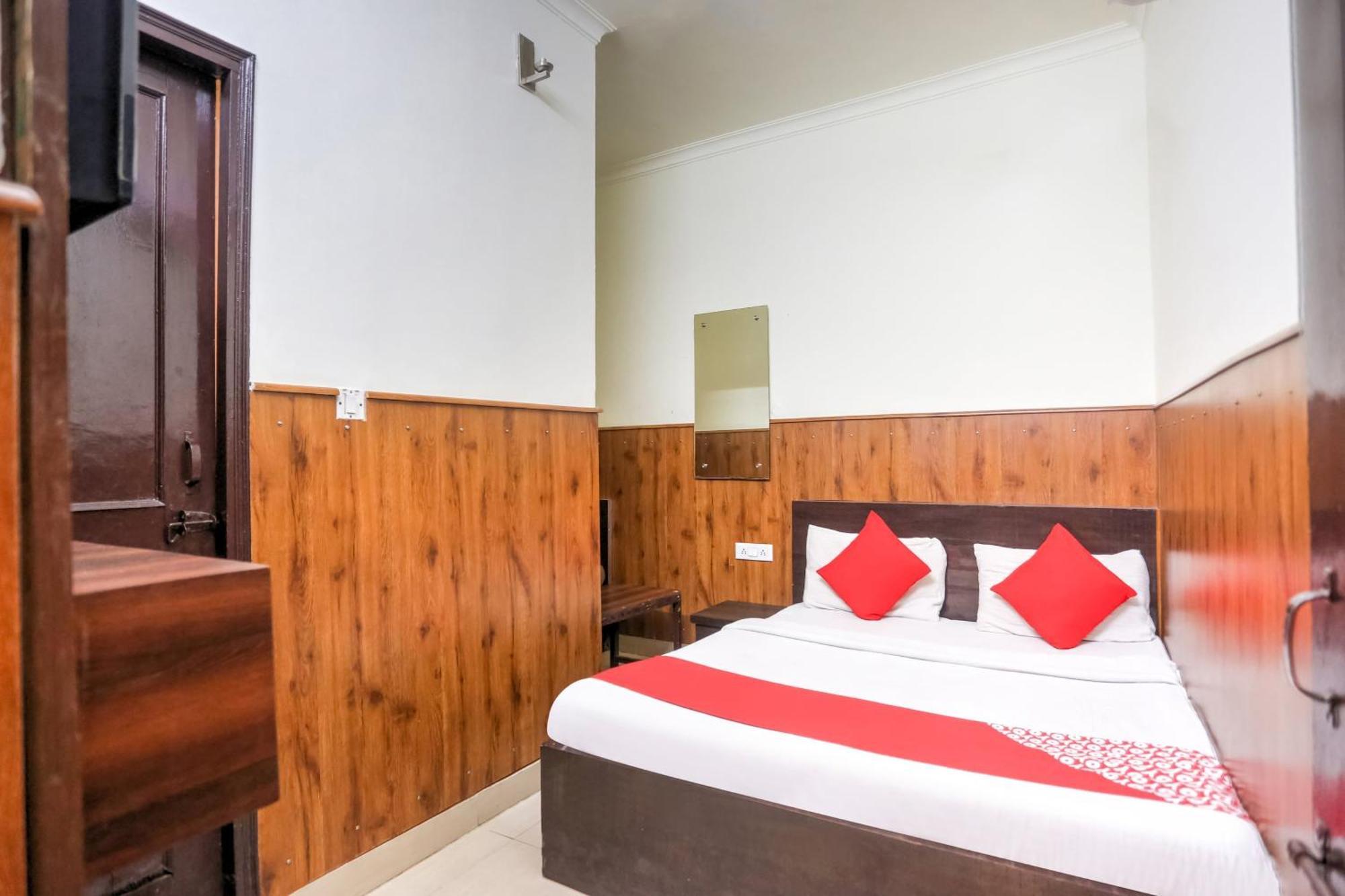 Hotel O Shri Sai Guest House Dillí Exteriér fotografie