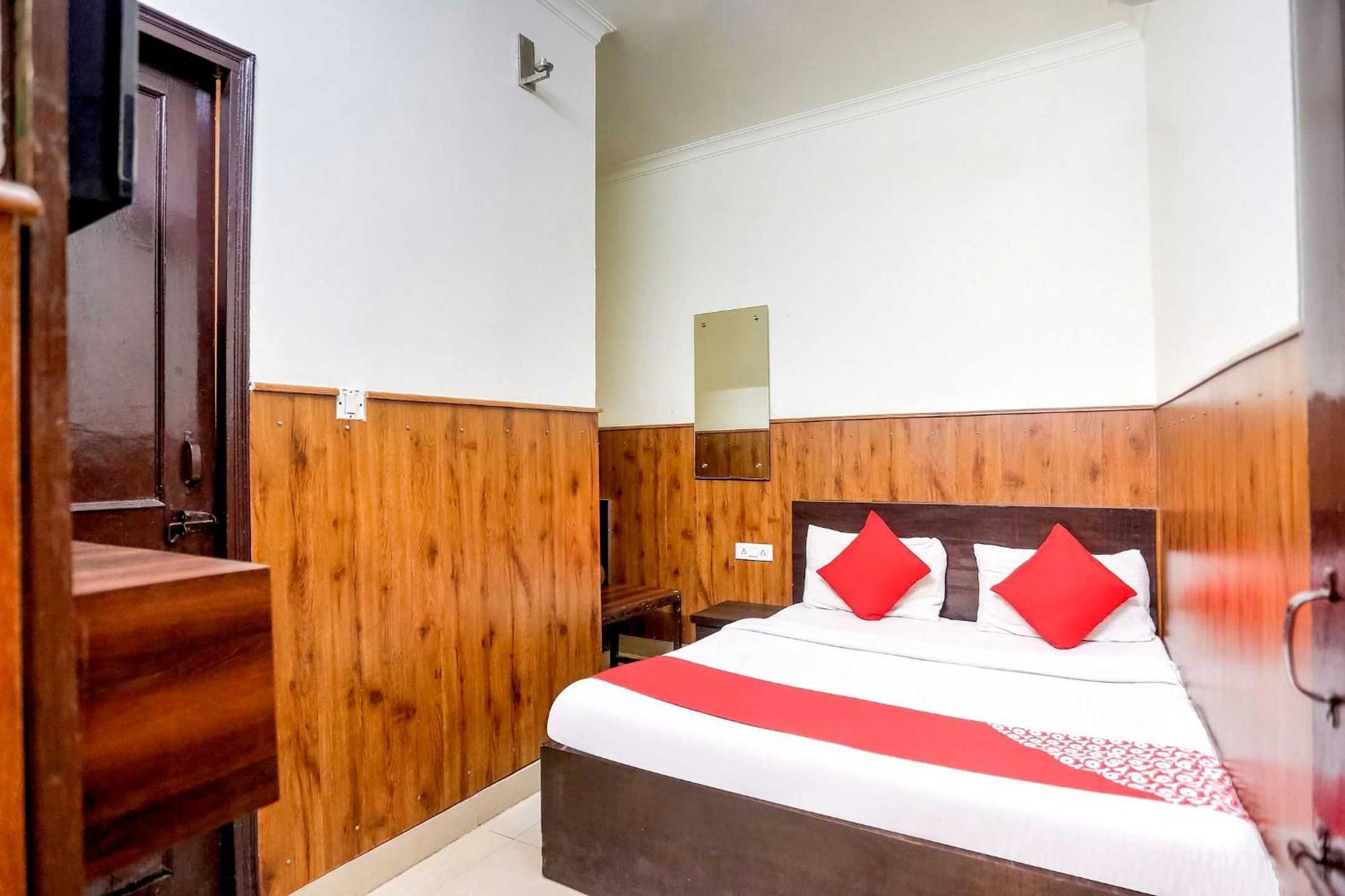 Hotel O Shri Sai Guest House Dillí Exteriér fotografie