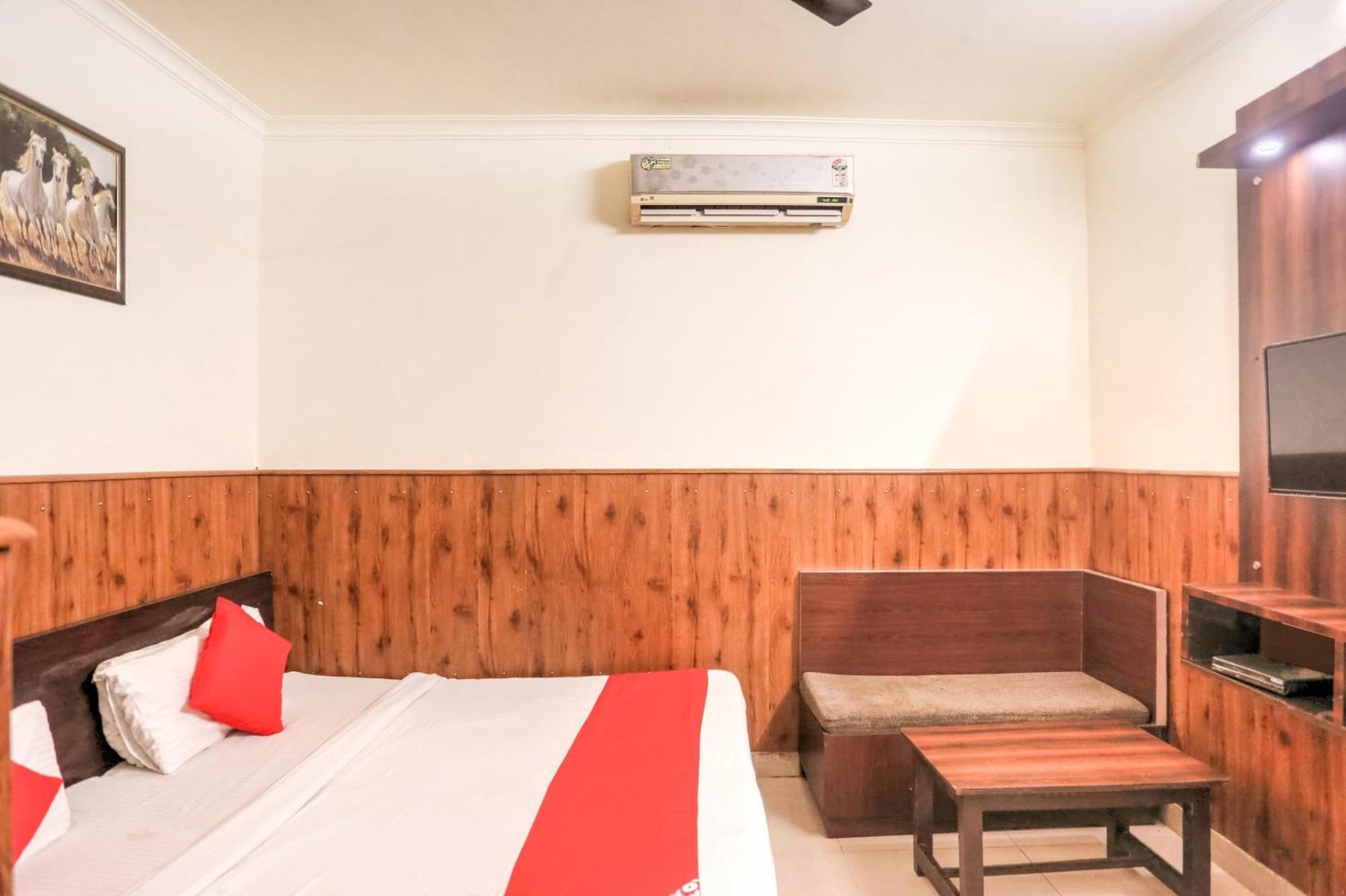 Hotel O Shri Sai Guest House Dillí Exteriér fotografie