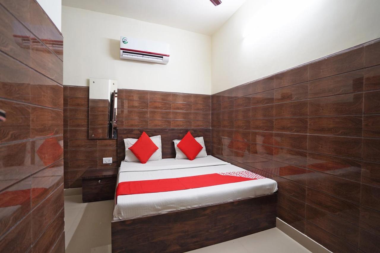 Hotel O Shri Sai Guest House Dillí Exteriér fotografie